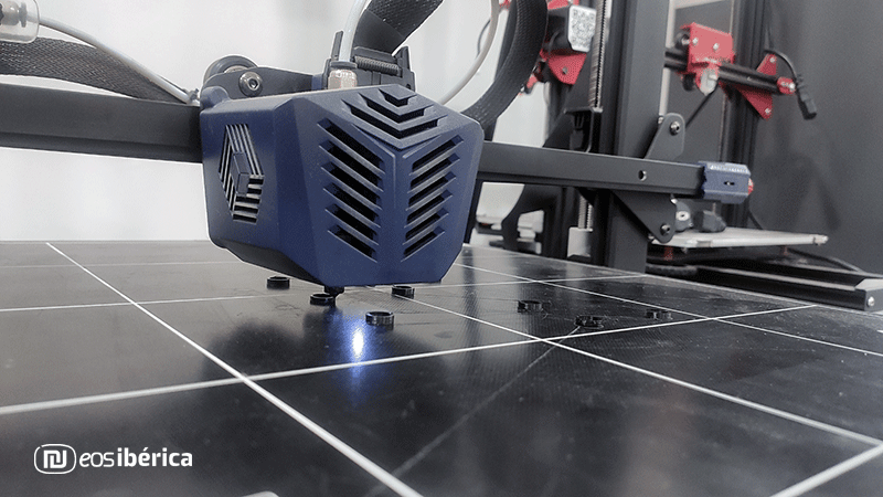 Impresora 3D imprimiendo piezas para ser integradas en un terminal interactivo 